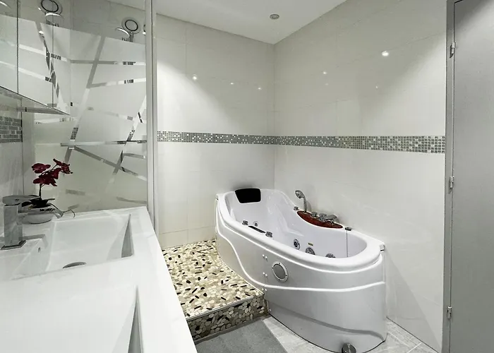 Chez Velia Grand 4 Pieces, Parking Prive Et Emplacement Ideal * Strasbourg