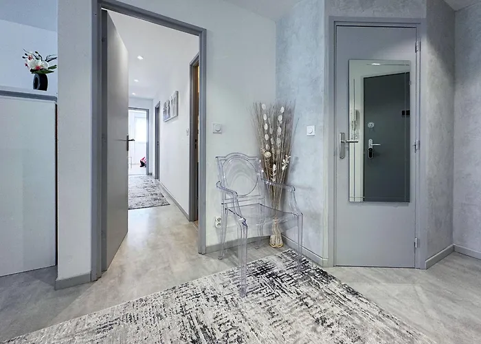 Chez Velia Grand 4 Pieces, Parking Prive Et Emplacement Ideal Apartman *