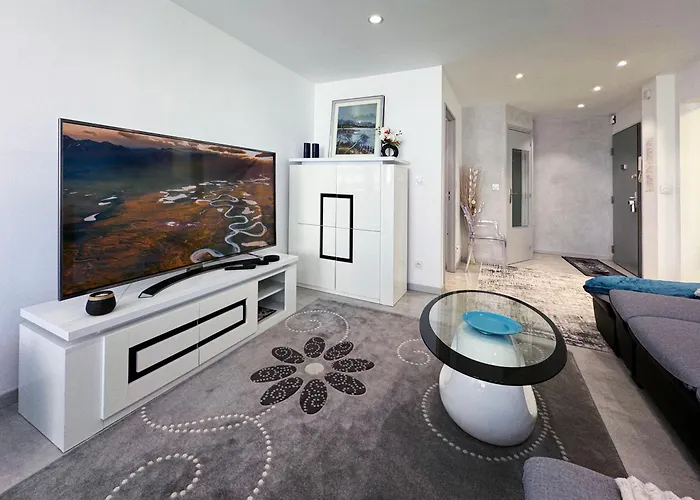Chez Velia Grand 4 Pieces, Parking Prive Et Emplacement Ideal Apartman *